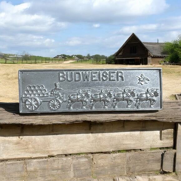 VTG 3D Budweiser Clydesdale Beerwagon 16.5" Metal Advertising Bar Sign - Picture 1 of 10